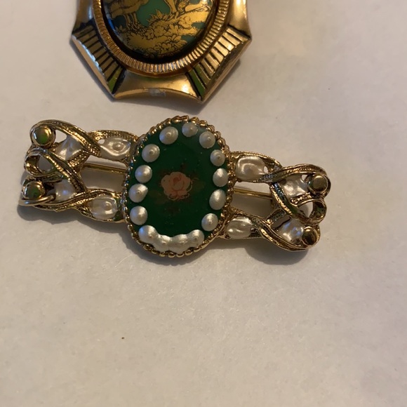 3/$30 vintage Gold Tone Brooches - Picture 4 of 7